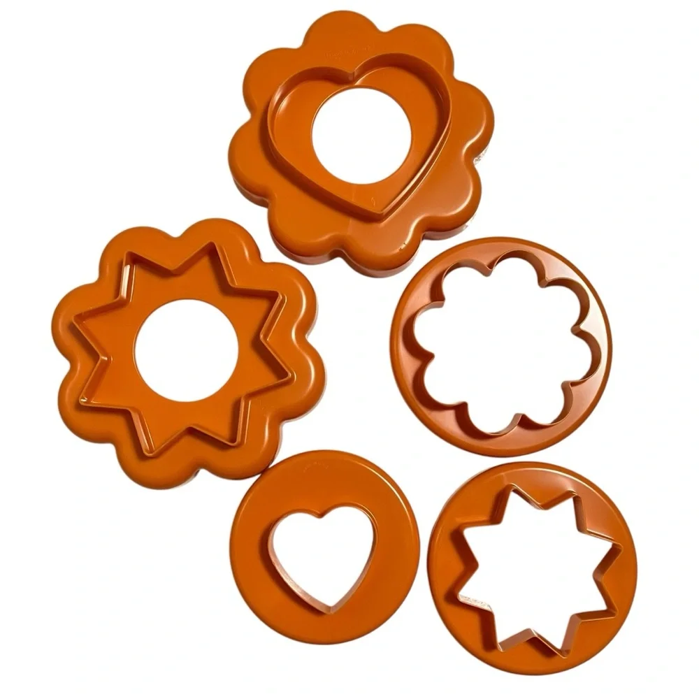 Tupperware Vintage 5-piece Orange Nesting Flower Cookie Cutter Set 1654 - 1658